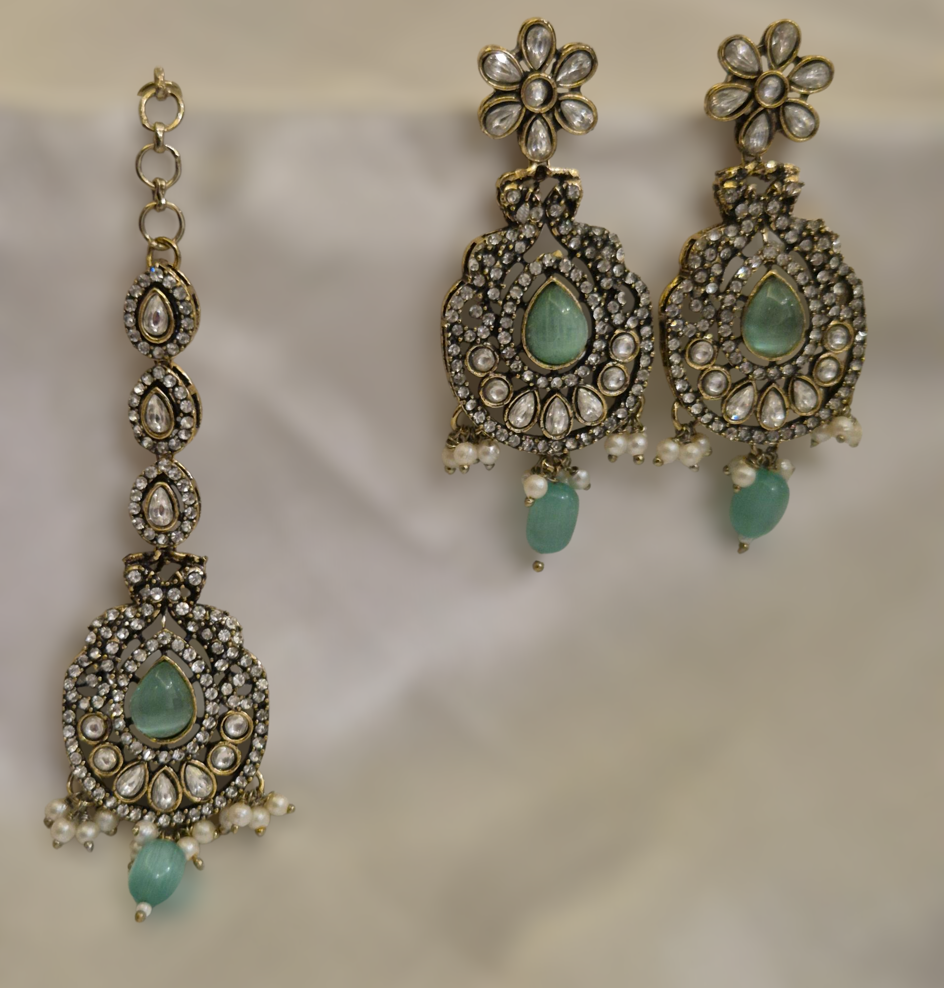 Hiraola's Product Image